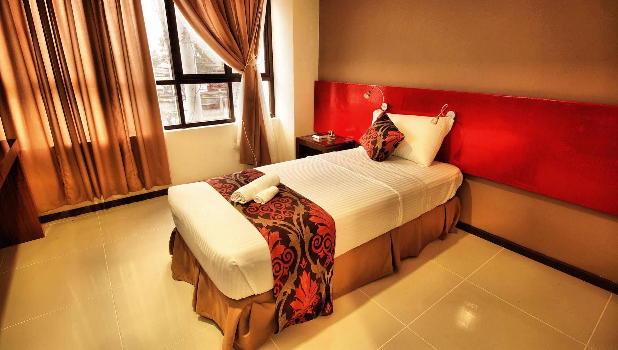 Big Daddy Hotel And Convention Center Butuan City Extérieur photo