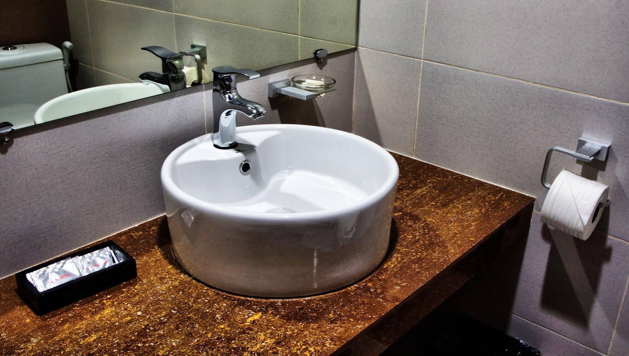 Big Daddy Hotel And Convention Center Butuan City Extérieur photo
